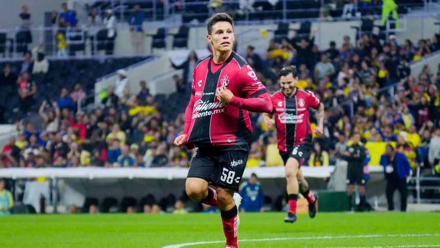 Poncho González en celebración en el partido de América contra Atlas | IMAGO 7