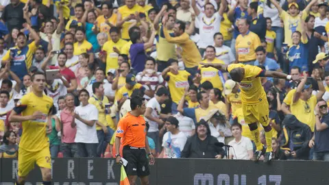 Benítez festejando su gol ante Pumas | MEXSPORT