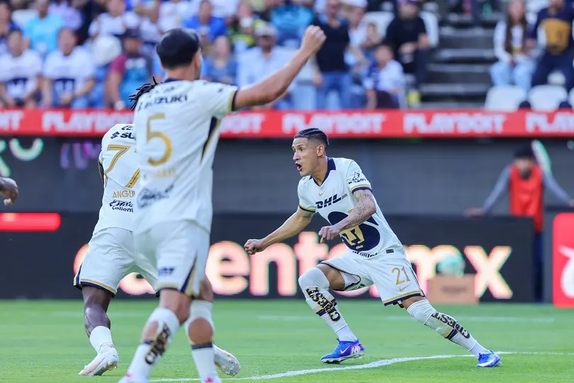 Jugadores de Pumas celebran el gol de Uriel Antuna ante Pachuca | Mexsport