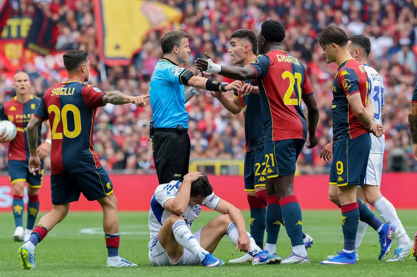Johan Vásquez en el partido de Genoa vs Como 1907 en la Serie A | AP