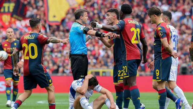 Johan Vásquez en el partido de Genoa vs Como 1907 en la Serie A | AP