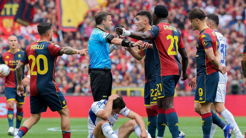 Johan Vásquez en el partido de Genoa vs Como 1907 en la Serie A | AP