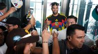 ¿Fan del América? Lourdes Gurriel posa con jersey de las Águilas en el México City Series