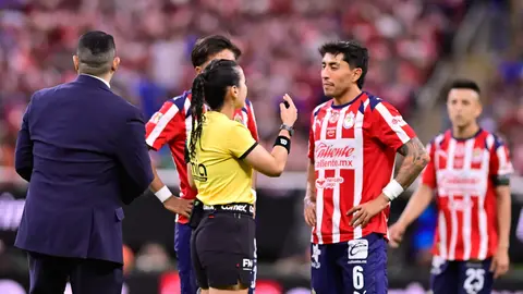 Katia Itzel echó para atrás el penal para Chivas | MEXSPORT