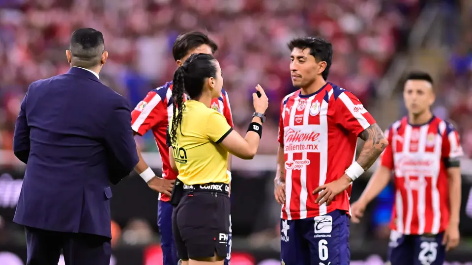 Katia Itzel echó para atrás el penal para Chivas | MexSport