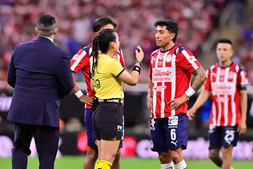 Katia Itzel echó para atrás el penal para Chivas | MEXSPORT