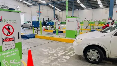 Los autos con engomado azul y placas terminadas en 9 y 0 deben verificar antes del 30 de junio en CDMX.