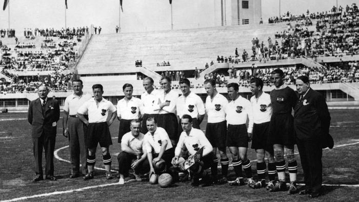 Selección de Austria previo a partido ante Francia en el Mundial de Italia 1934 | AFP