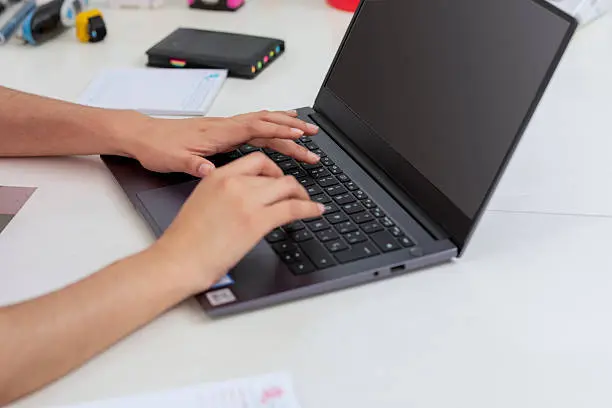 La universidad aseguró que los casos detectados representan menos del 1% del total de aspirantes que presentaron la prueba. / iStock
