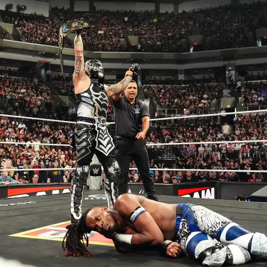 Penta disfruta de su triunfo ante Je'von Evans | wwe.com