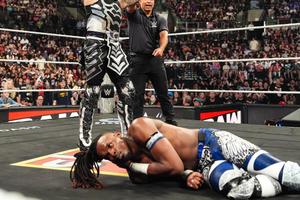 Penta defendió su campeonato intercontinental ante Je'von Evans en una extraordinaria lucha