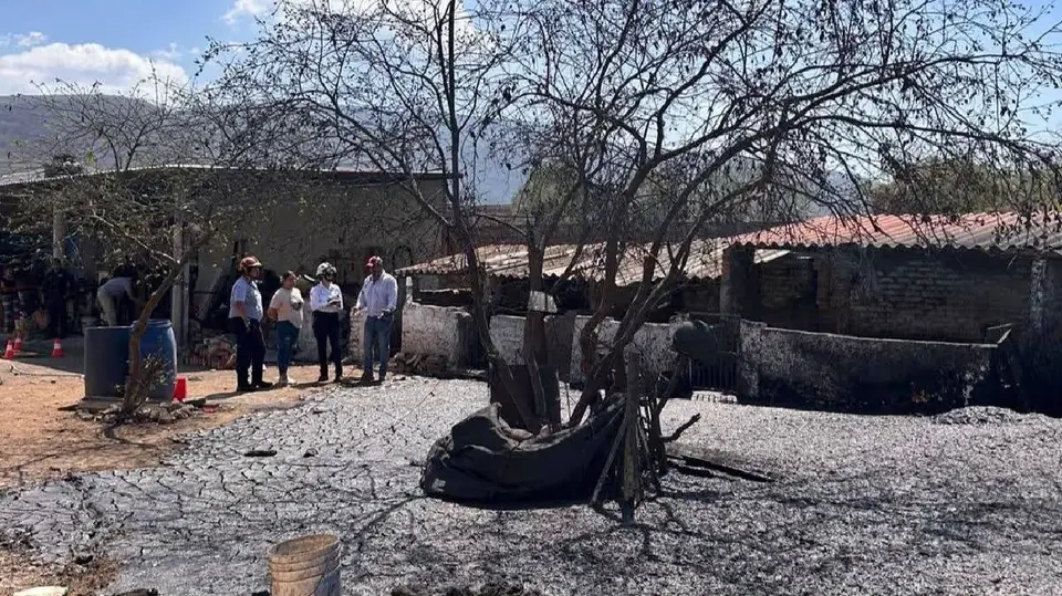 Autoridades evacuaron a la familia y a sus animales para ponerlos a salvo / Redes Sociales