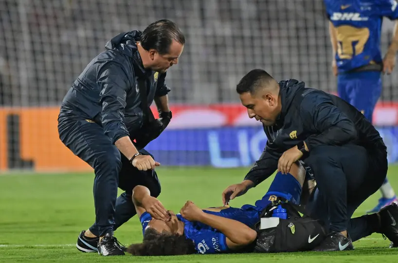 Adalberto Carrasquilla recibe atención con Pumas en la Final del Clausura 2026 de la Liga MX | MEXSPORT