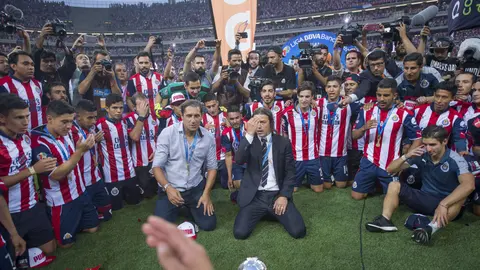 Matías Almeyda y Chivas en oración tras la estrella 12 en su historia l MEXSPORT