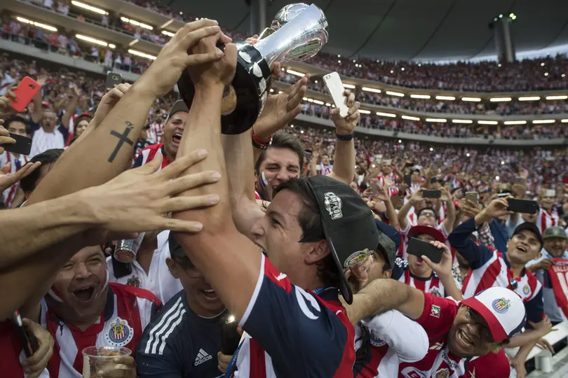 Chivas levantando el título en el Clausura 2017 l MEXSPORT