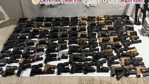 En un cateo simultáneo en Chiapas fueron asegurados droga, armas y granadas./ X: @OHarfuch