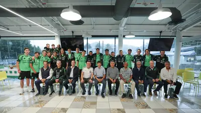 Leyendas de México 1986 visitan al Tri antes del Mundial 2026
