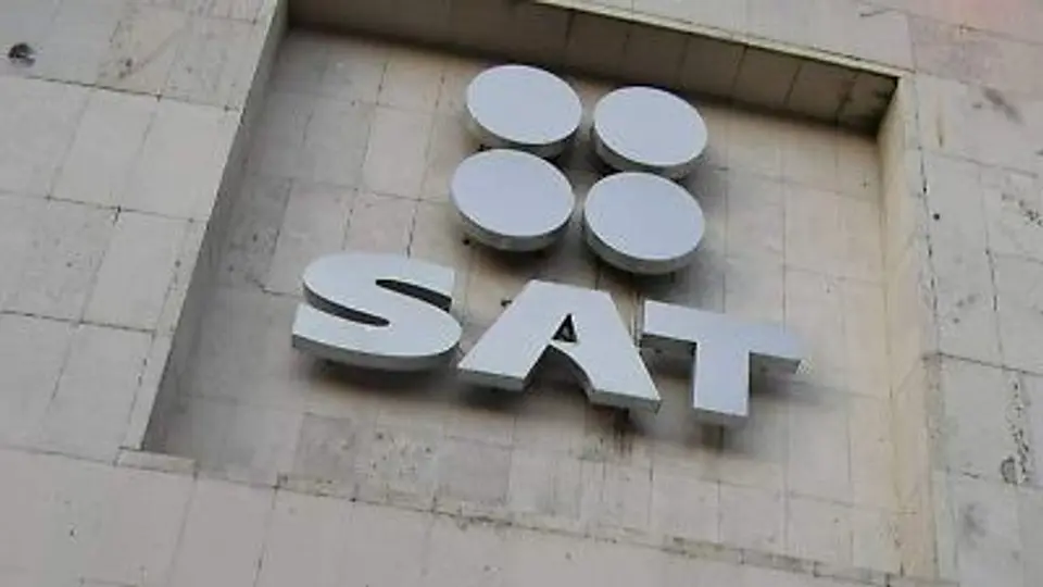 Una revisión fiscal puede iniciar si el SAT detecta diferencias entre los ingresos declarados y los movimientos bancarios del contribuyente./ RS