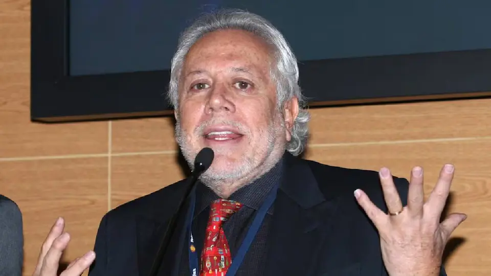 La cantante reclama que el productor no ha ofrecido su disculpa pública que ordenó la Corte / Especial