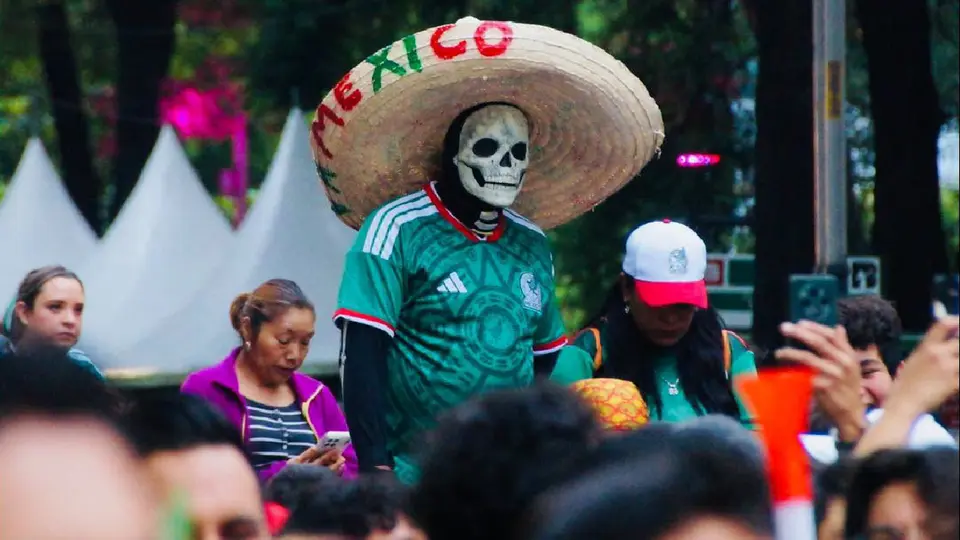 La celebración colectiva es aprovechada por gente que se siente sola y se suma a los festejos / Especial