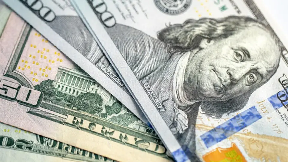 Es buen momento para comprar dólares o cambiar, según tus intereses / Magnific