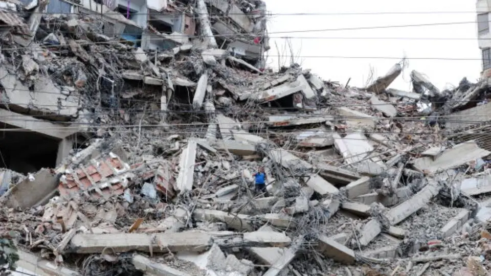 El 24 de junio Venezuela vivió dos terremotos, de magnitudes 7.2 y 7.5 grados en escala Richter. / AP