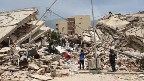 La Guaira permanece como la zona con mayores afectaciones tras el colapso de decenas de viviendas e inmuebles./ AP
