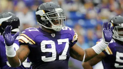 Exestrella de los Vikings fue arrestado por incumplir restricciones impuestas por un tribunal