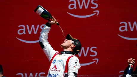 Checo Pérez felicita a Noel León tras su triunfo en Hungría