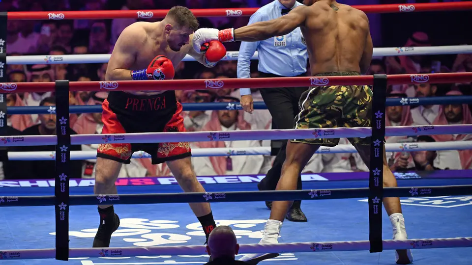 Anthony Joshua marcando su jab | AP