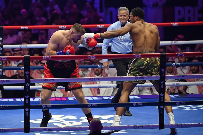Anthony Joshua marcando su jab | AP