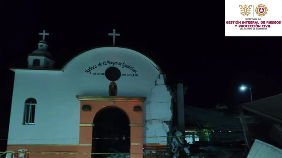 La Secretaría de Gestión Integral de Riesgos y Protección Civil de Guerrero confirmó daños en la iglesia y en la estructura donde se almacenaba la pirotecnia./ X: @Expresiones_Gro