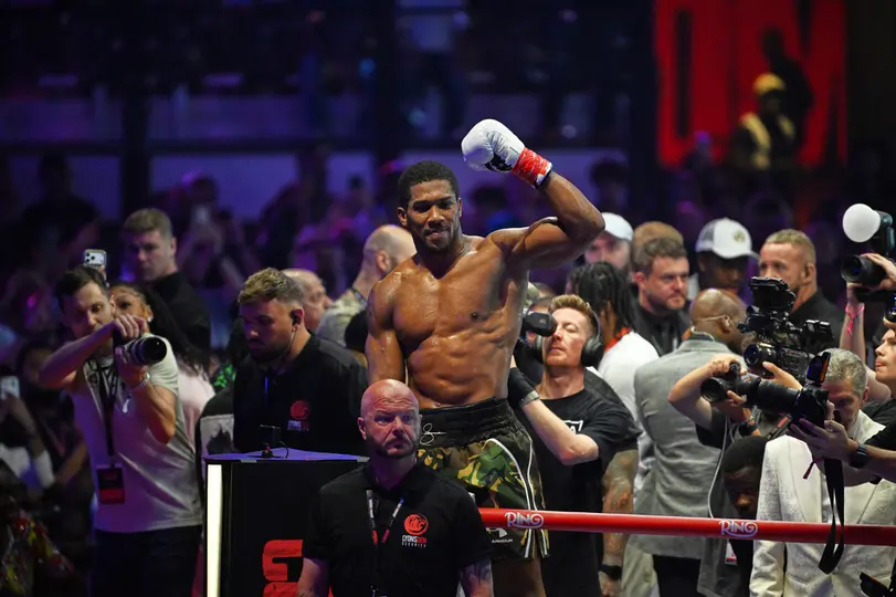 Anthony Joshua celebrando su victoria | AP