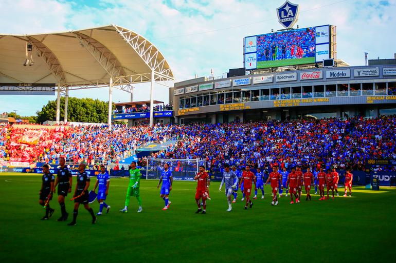 Cruz Azul y Toluca salen al terreno de juego | MEXSPORT