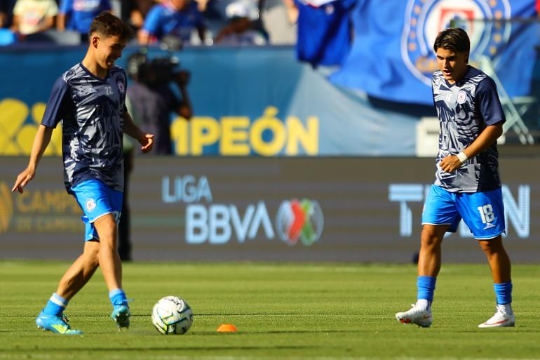 Cruz Azul calentando | MEXSPORT