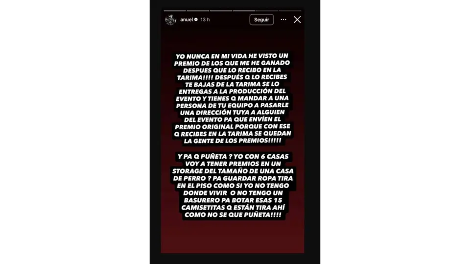 El reguetonero aseguró que los premios y demás pertenencias mostrados en el video no son prueba de que la unidad de almacenamiento le pertenezca./ Captura de pantalla