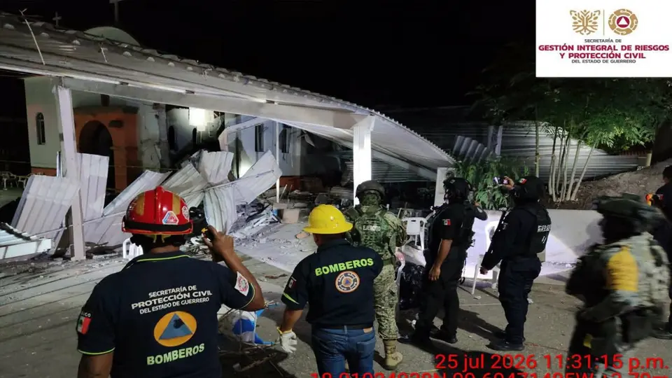 Paramédicos y cuerpos de emergencia atendieron a decenas de personas heridas tras la explosión registrada durante los festejos patronales./ X: @LuisCardenasMx