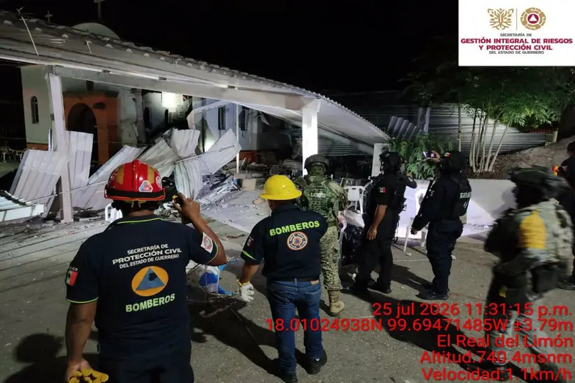 Paramédicos y cuerpos de emergencia atendieron a decenas de personas heridas tras la explosión registrada durante los festejos patronales./ X: @LuisCardenasMx