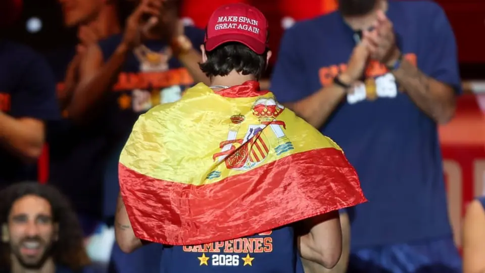 Ferran Torres usando gorra de Donald Trump | Especial