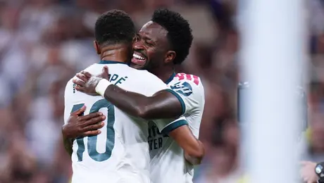 Real Madrid golea a la Real Sociedad en el regreso de Mourinho al Bernabéu