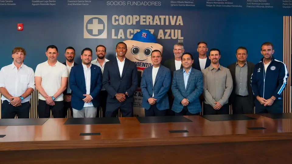 La directiva y el cuerpo técnico de Cruz Azul | X: @CruzAzul