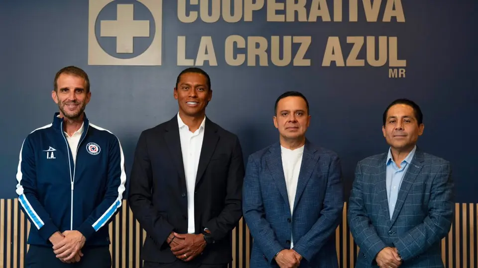 Iván Alonso y Joel Huiqui junto con Víctor Velázquez | X: @CruzAzul