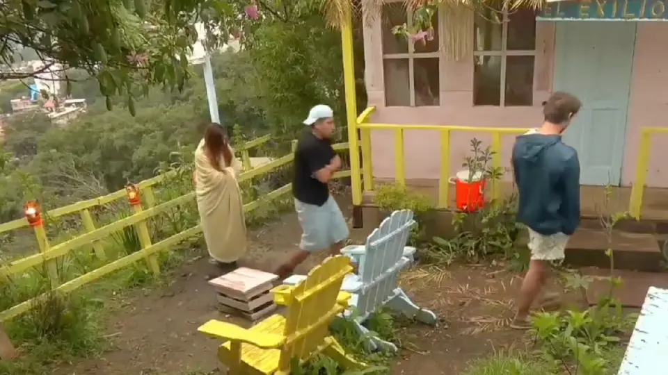 Los exiliados estaban en el patio cuando empezaron a escuchar voces / Especial
