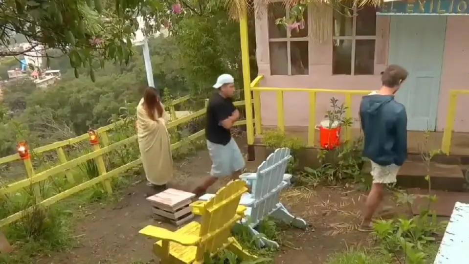 Los exiliados estaban en el patio cuando empezaron a escuchar voces / Especial