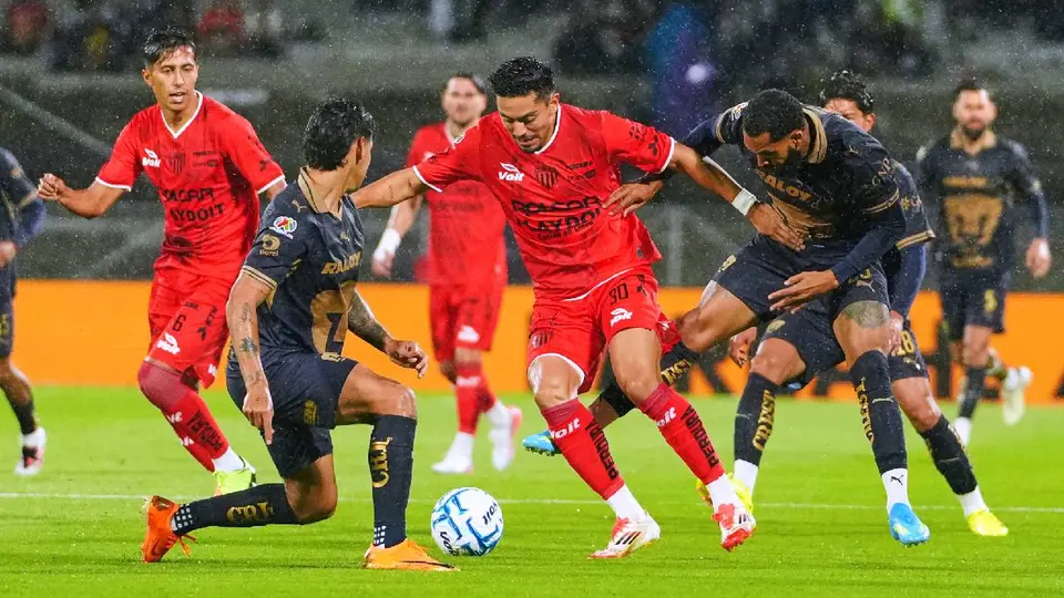 Ricardo Monreal contra Pumas | IMAGO7