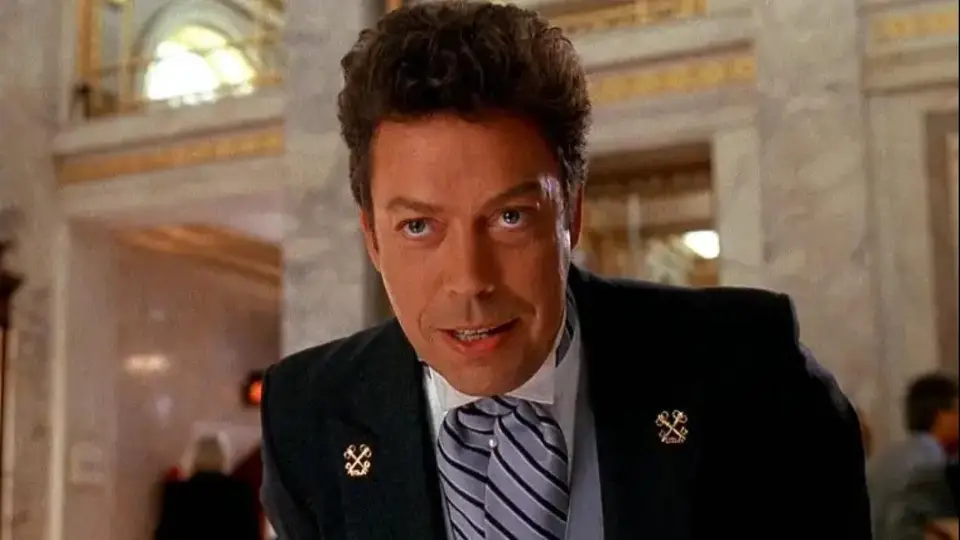 Tim Curry también es recordado por interpretar a Hector, el conserje del Hotel Plaza, en Mi pobre angelito 2./ Captura de pantalla mi Pobre Angelito