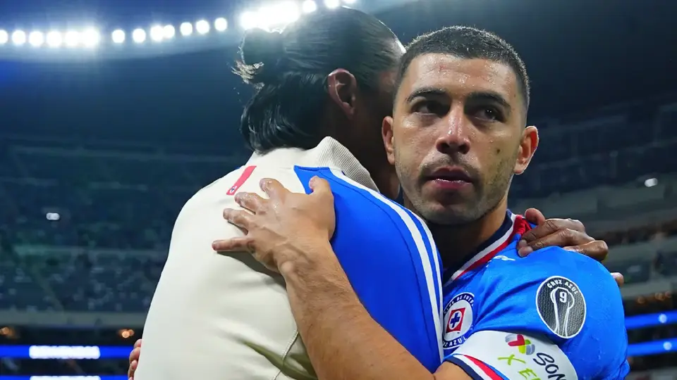 Erik Lira y Joel Huiqui en Cruz Azul | IMAGO7
