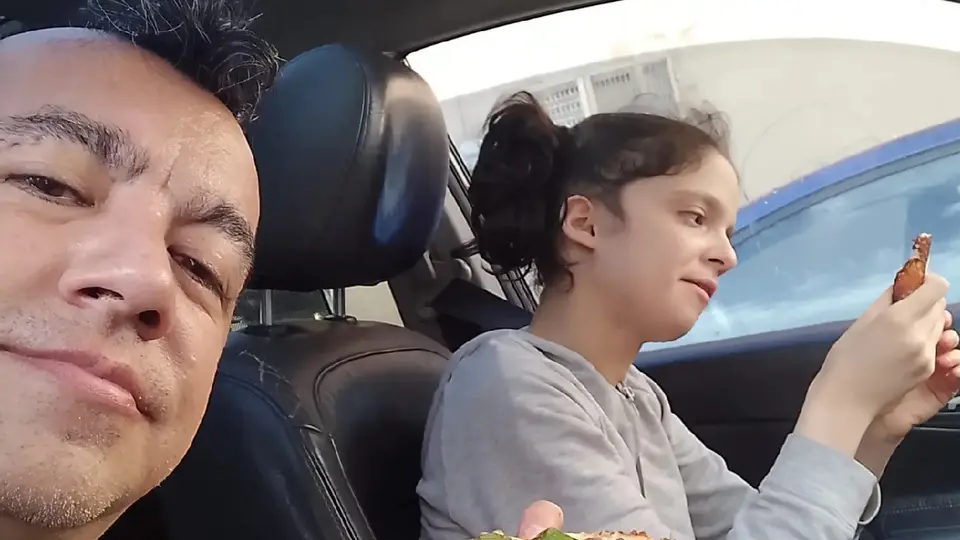 La modelo aseguró que cumple con la pensión alimenticia / @
erickfarjeatfx