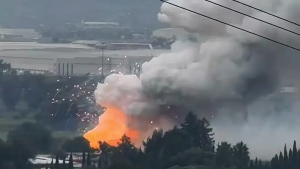 ¡ÚLTIMO MOMENTO! VIDEO: Explota oootro polvorín en Tultepec; enorme columna de humo alarma a vecinos