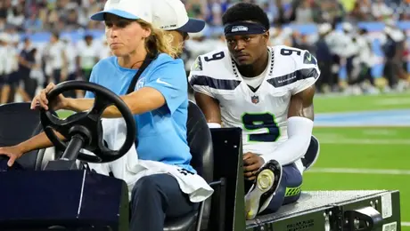 ¡Duro golpe para Seattle! Bud Clark se perdería la temporada por una fractura